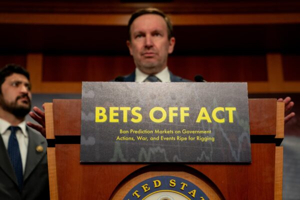 U.S. senators ban themselves from prediction markets trading