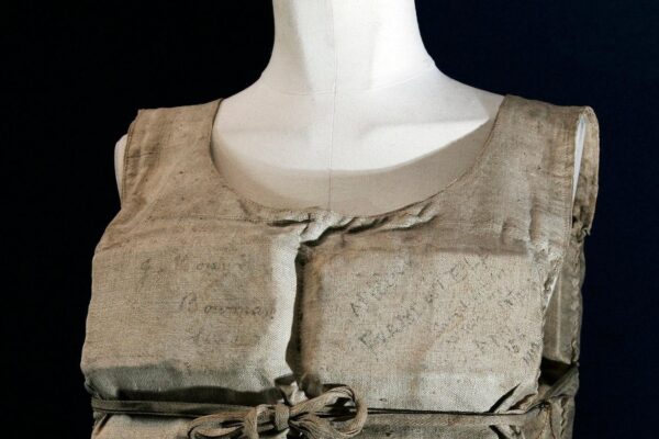 Life jacket worn by Titanic survivor auctioned off for over 0,000