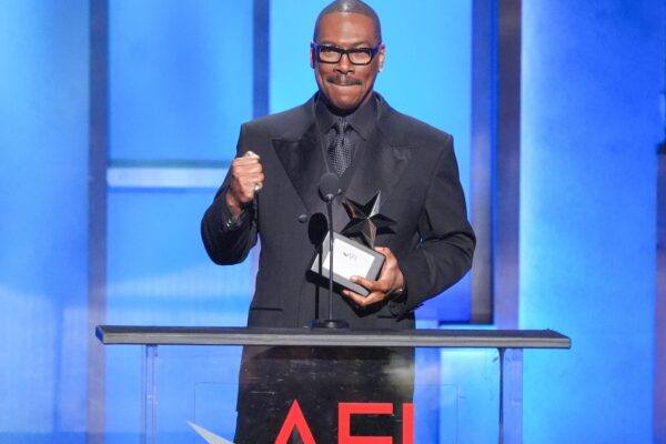 Eddie Murphy receives life achievement award by AFI, drawing standing ovation