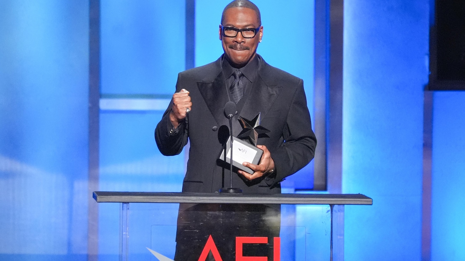 Eddie Murphy receives life achievement award by AFI, drawing standing ovation