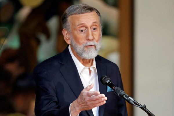 Country star Ray Stevens recovering after breaking neck