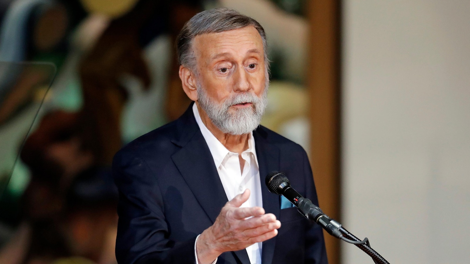 Country star Ray Stevens recovering after breaking neck