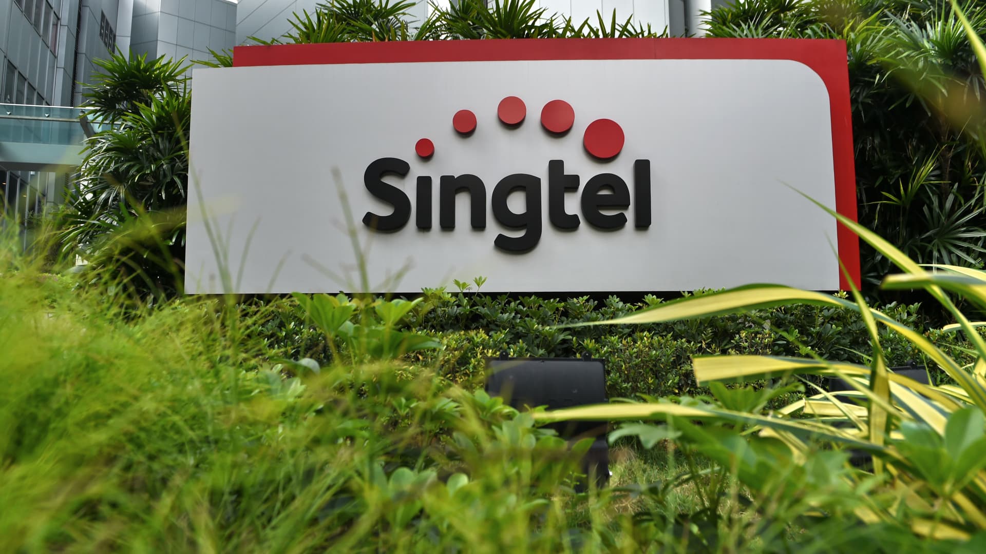 Singapore’s Singtel to boost spending as telecom major eyes AI services, data center expansion