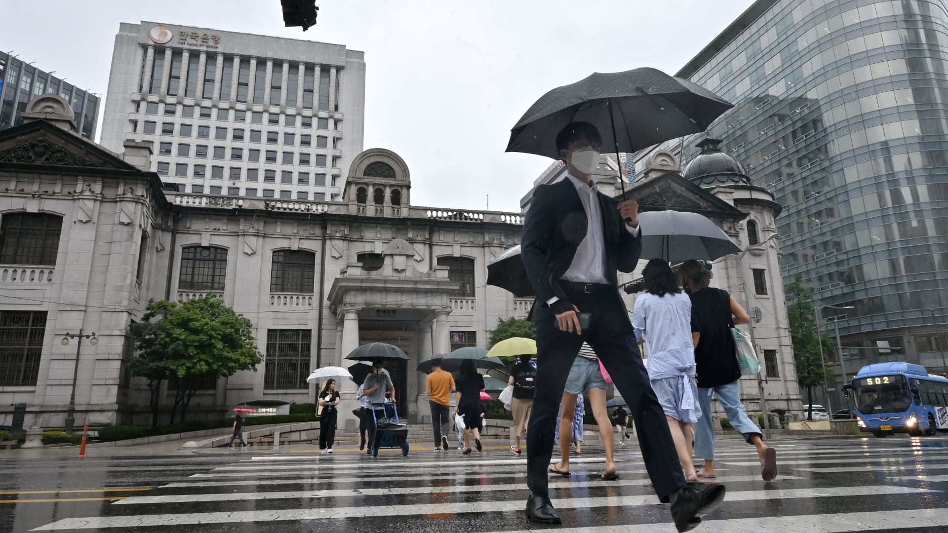 South Korea holds rates, reveals hawkish split within board