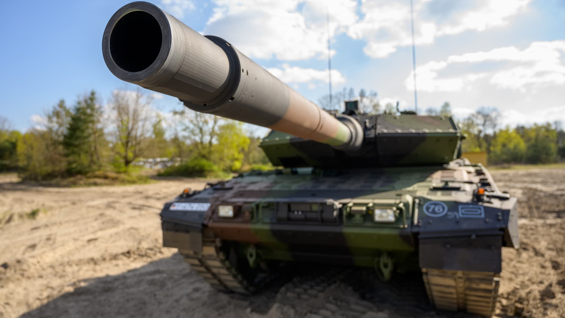 AllianceBernstein’s tank parts pick as European defense shares slip