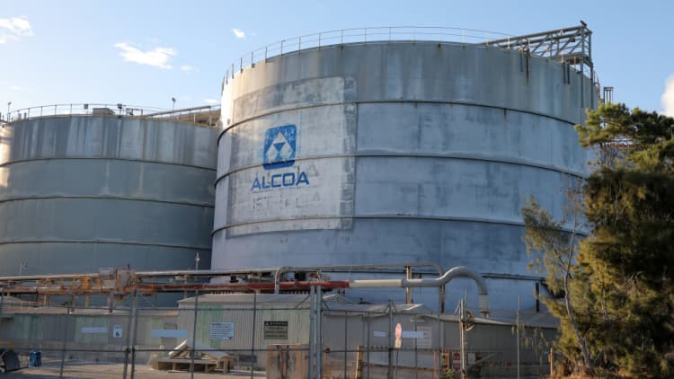 Higher aluminum prices are powering one former Dow component. Here’s how to buy for less