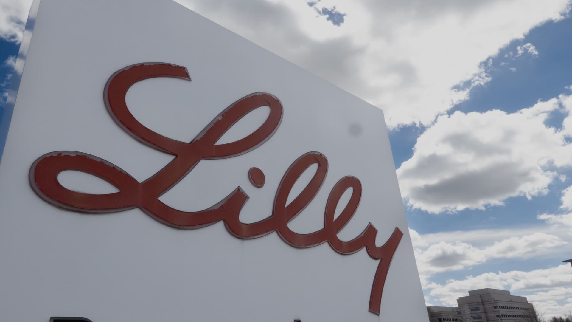 Eli Lilly weight loss drug retatrutide clears obesity trial