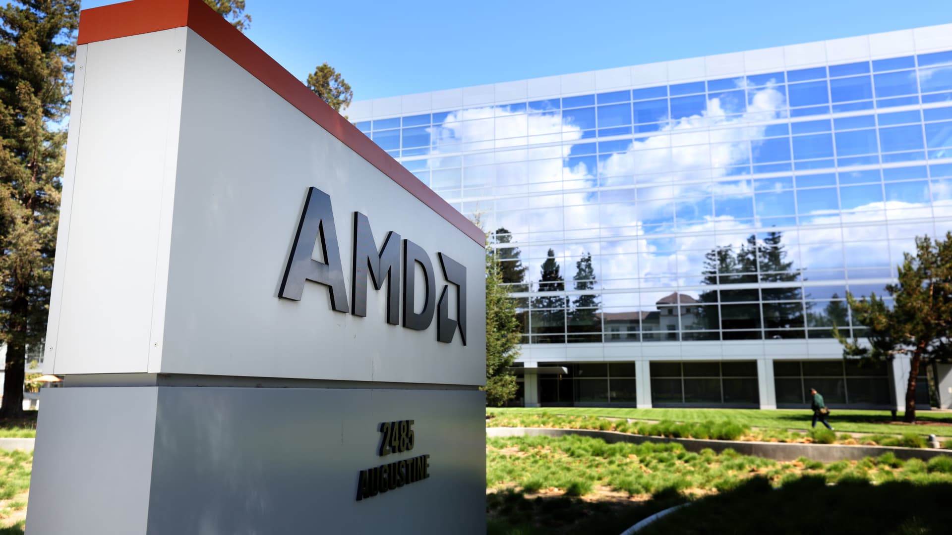 Advanced Micro Devices to give up gains on predictable earnings report, HSBC says
