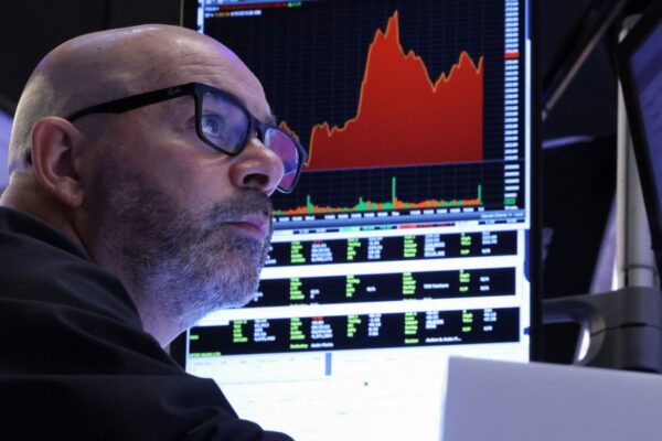 Treasury yields resume climb as traders monitor inflation risks, oil rises