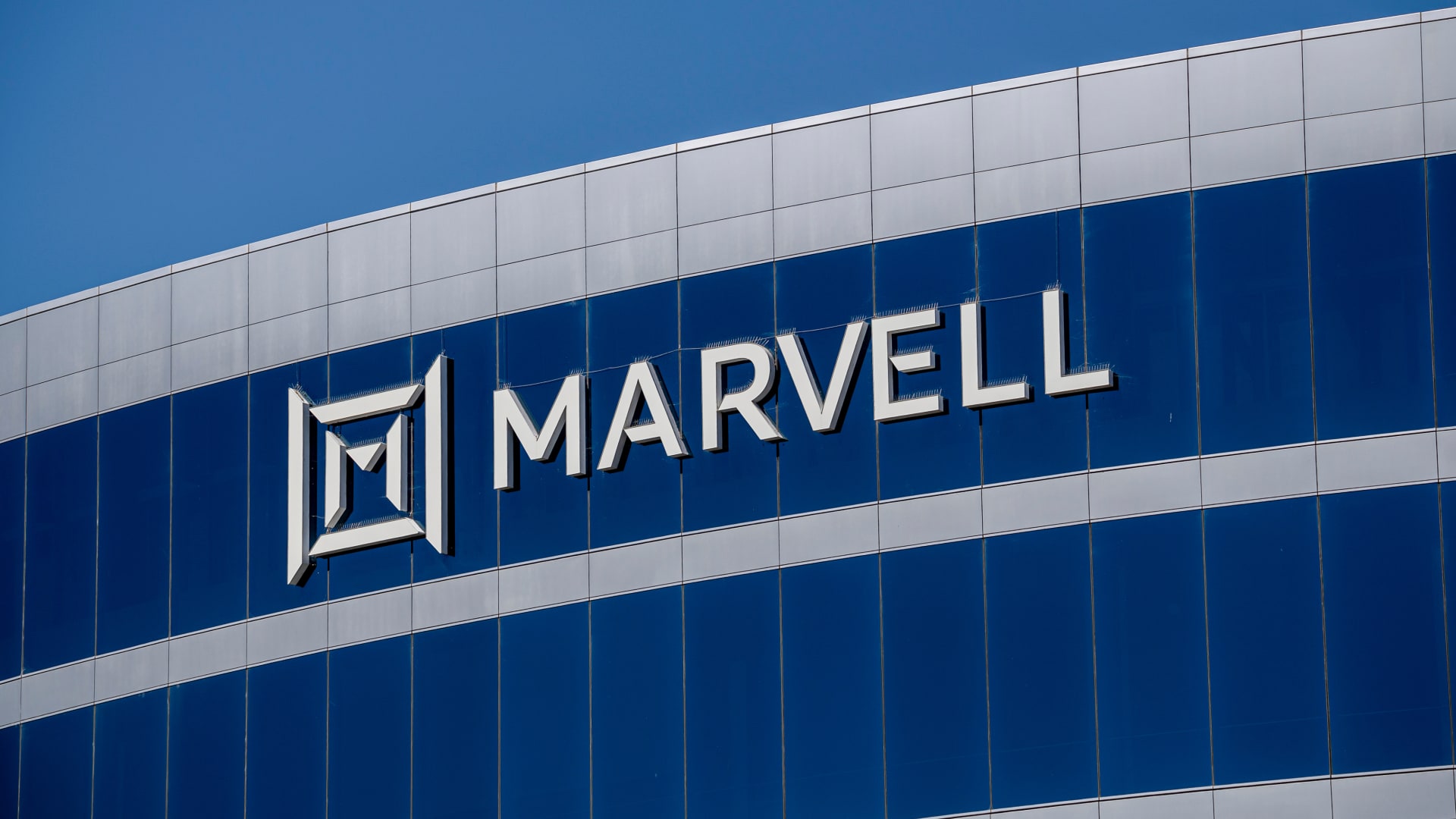 Stocks making the biggest moves midday: MRVL, MU, AKAM, SHAK