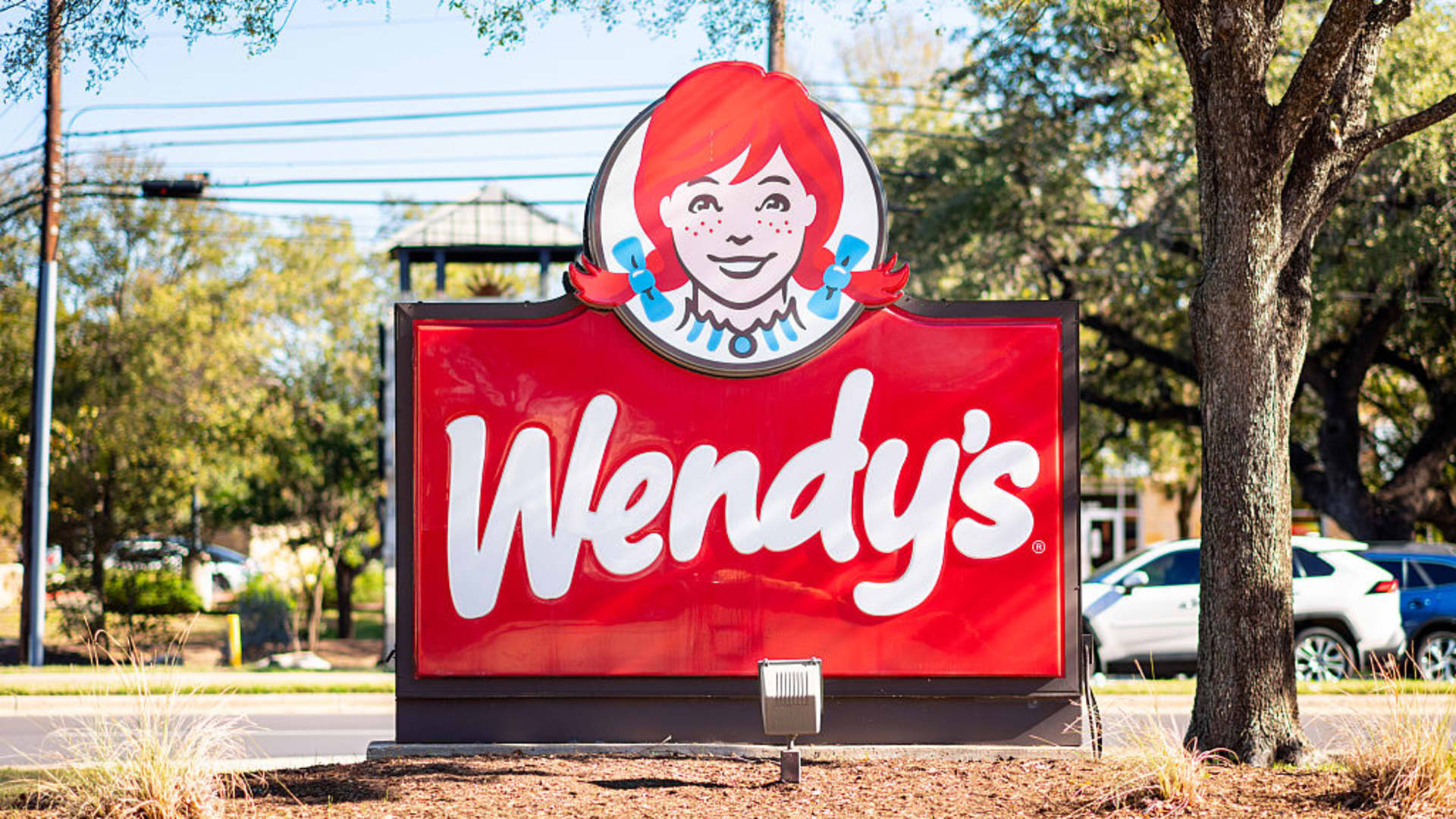 Wendy’s taps former Potbelly CEO Bob Wright to lead burger chain