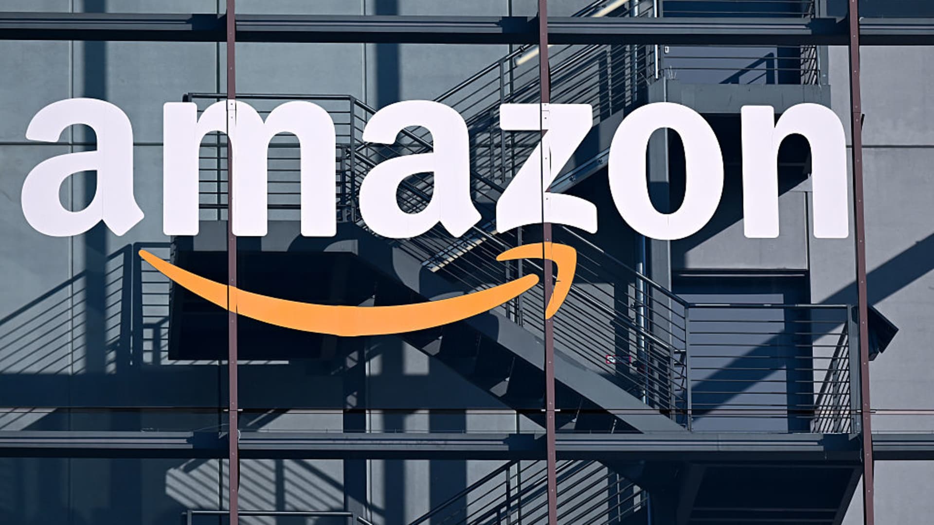 Amazon’s top health exec is stepping down, will be replaced by Amwell co-founder