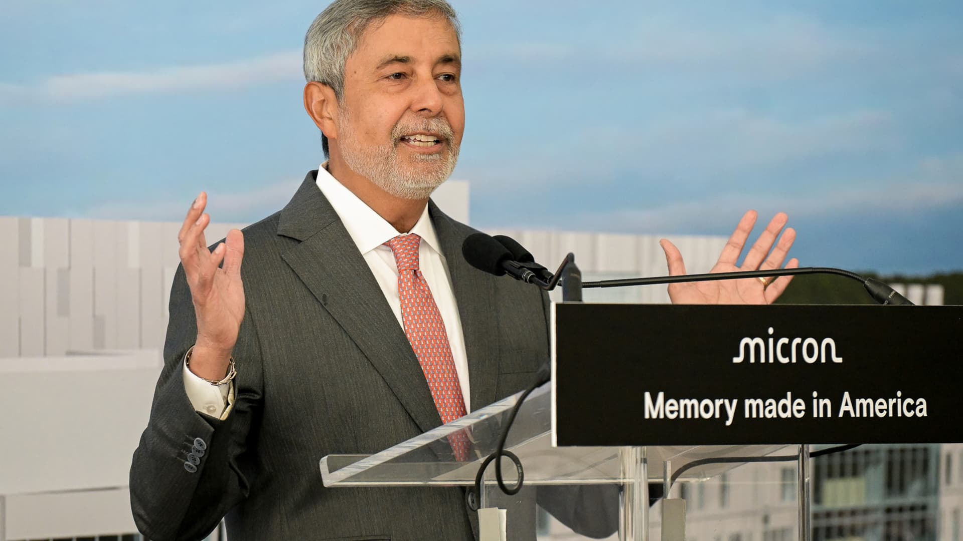 Micron breaks the mold of the trillion-dollar company by multiple measures