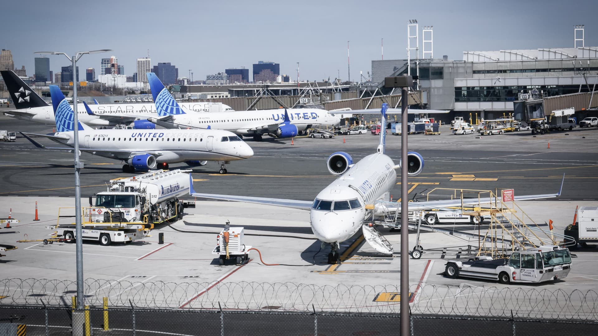 Airlines urge Trump not to curb international flights ‘sanctuary cities’