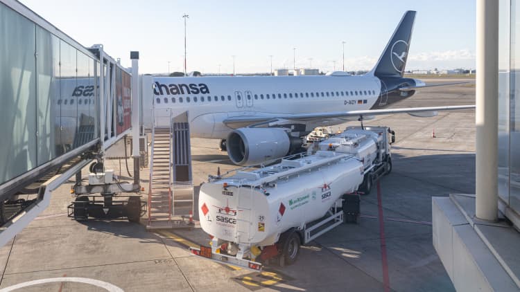 Airlines spent 56.4% more on jet fuel after Iran war began: DOT