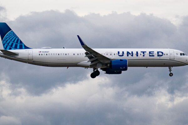 United Airlines flight attendants ratify new contract with 31% raises
