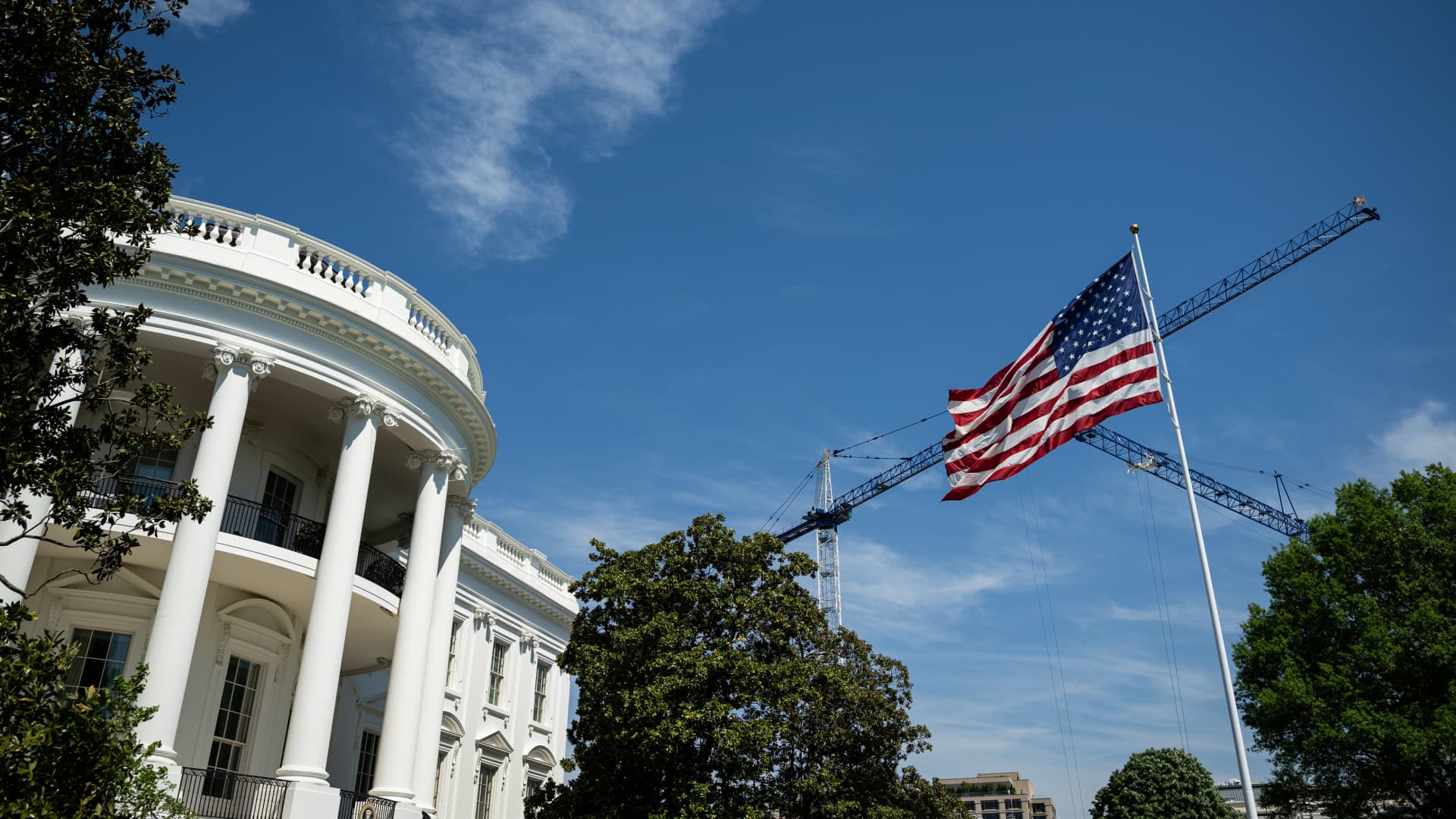 Secret Service shoots person near the White House, bystander also shot