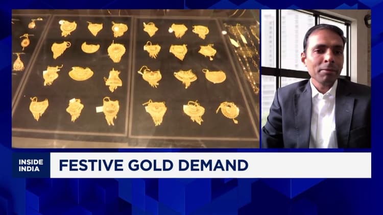 India hikes bullion import duties to arrest rupee slide