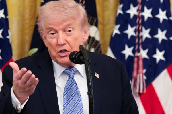 Trump threatens EU if no trade deal is signed by new deadline