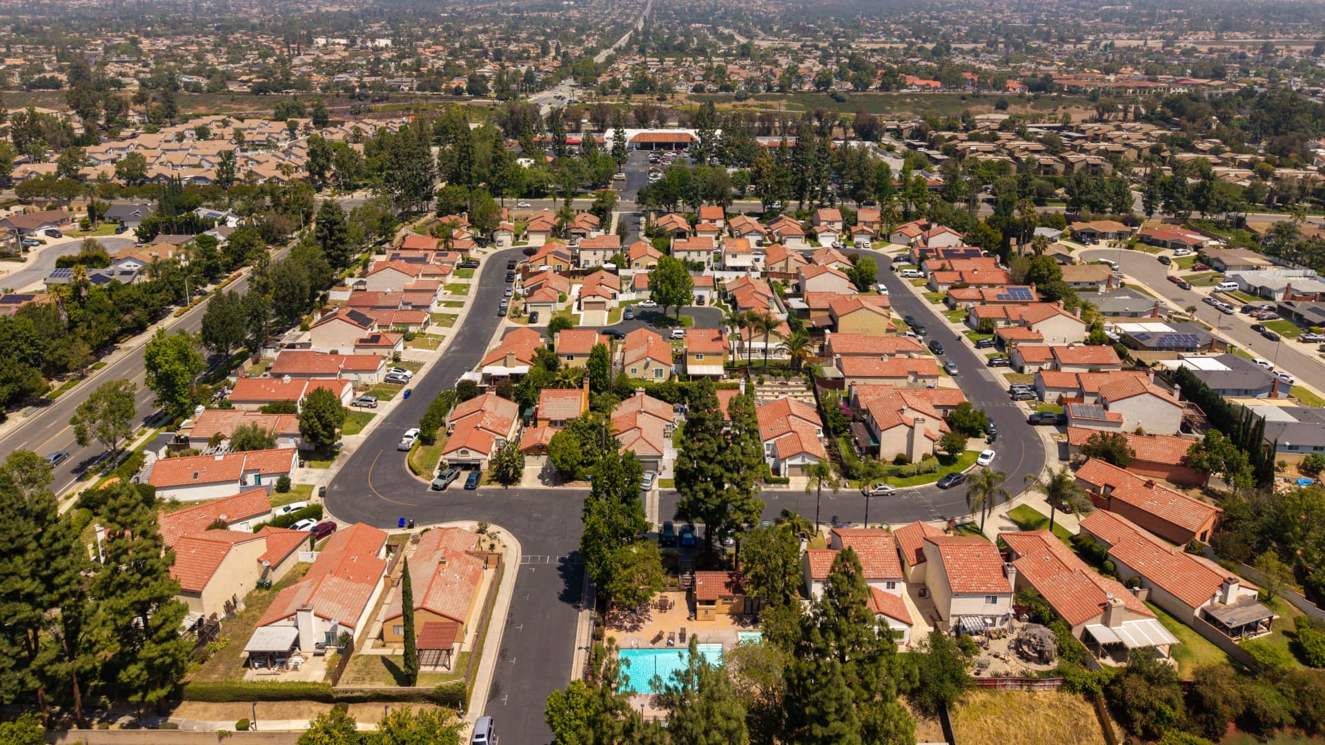 Mortgage refinance demand drops 18%