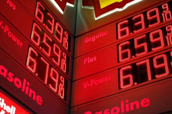 Trucking, construction industries buck Trump on gas tax pause