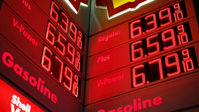 Trucking, construction industries buck Trump on gas tax pause