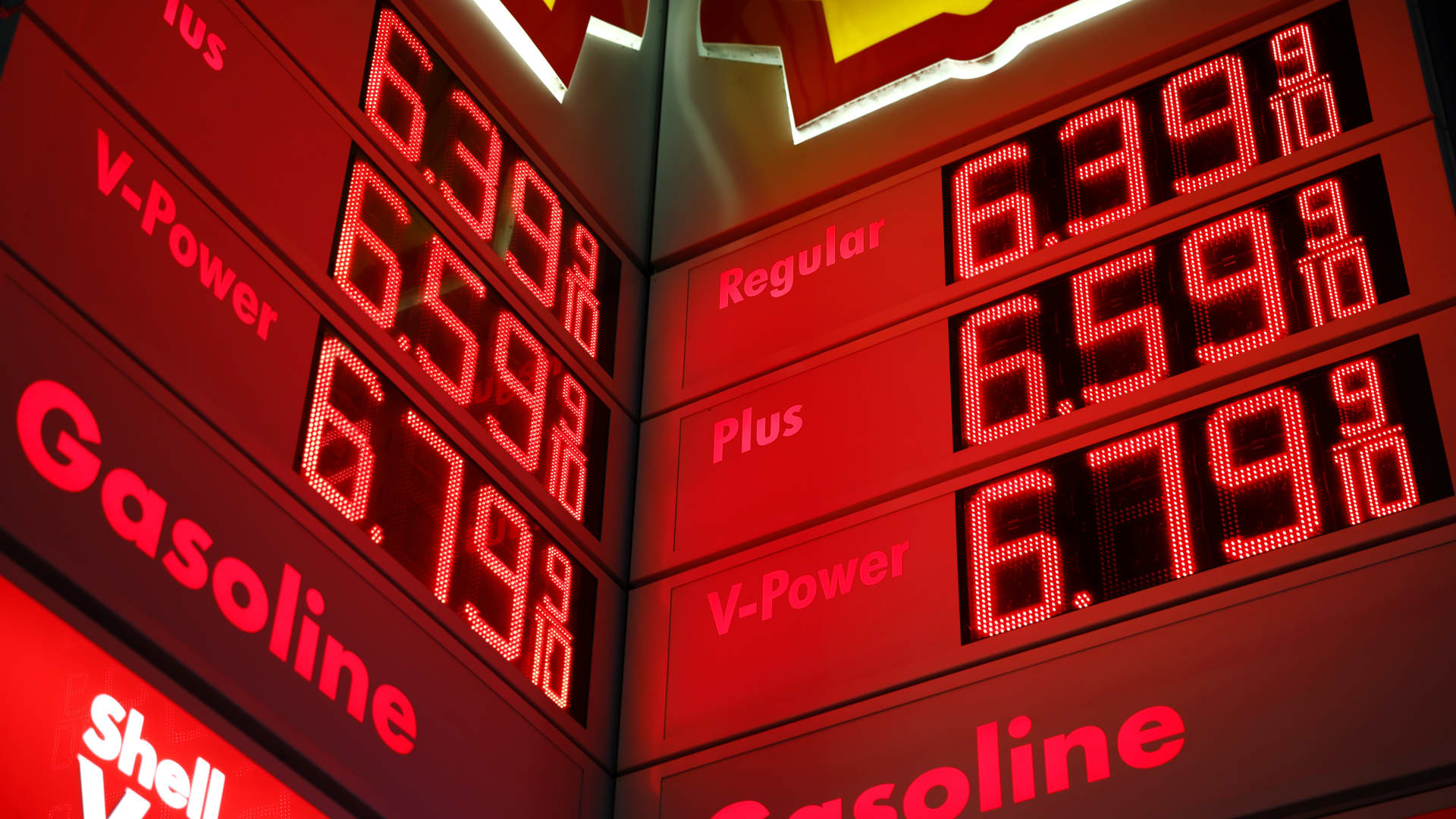 Trucking, construction industries buck Trump on gas tax pause