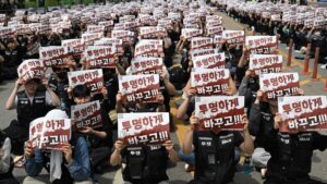 Over 47,000 Samsung Electronics workers set to strike as wage talks break down, sending shares lower
