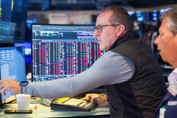 S&P 500 manages to extend weekly win streak despite anticlimactic Trump-Xi summit