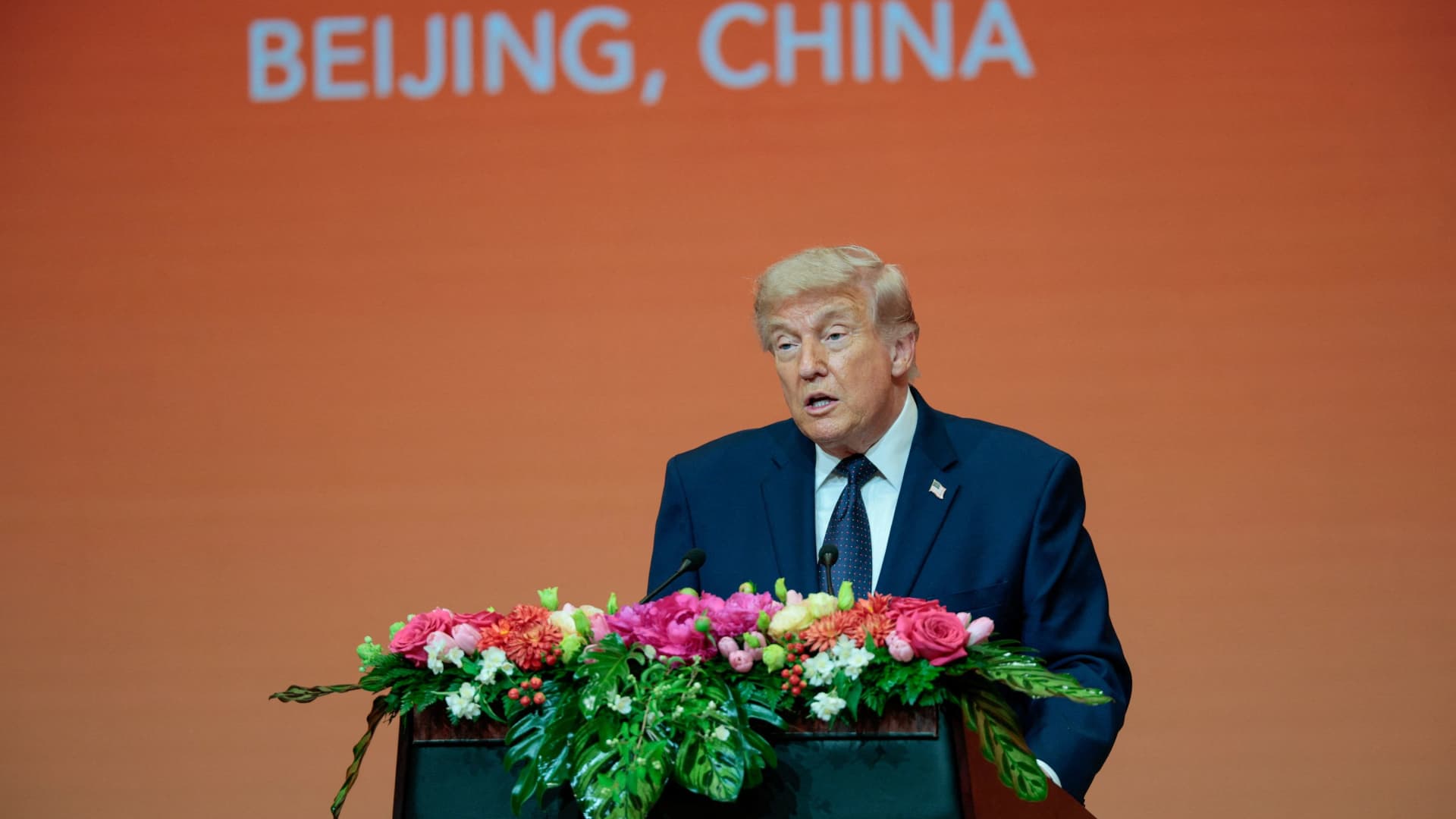 S&P 500 closes above 7,500 as Trump and Xi ease trade tensions