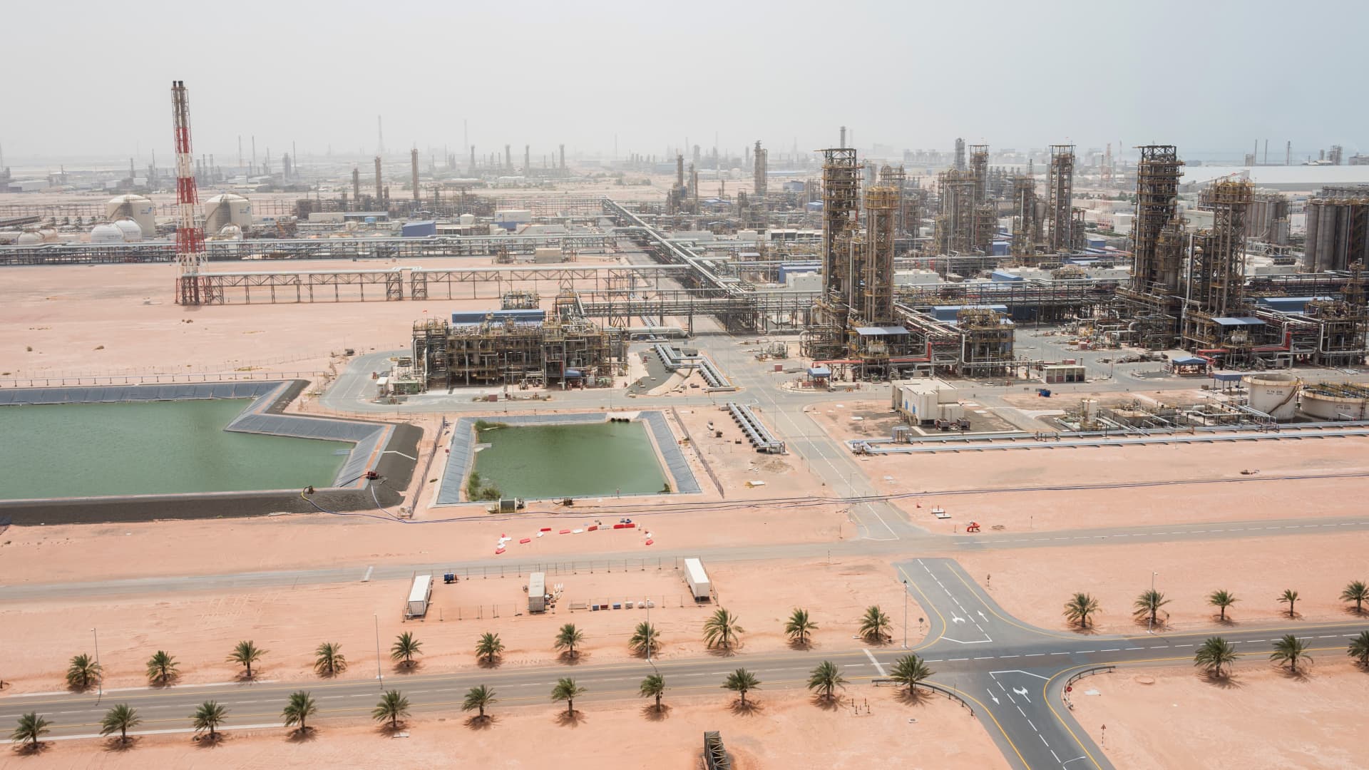 U.S. crude oil falls below 0 per barrel after Trump says Iran talks in final stages