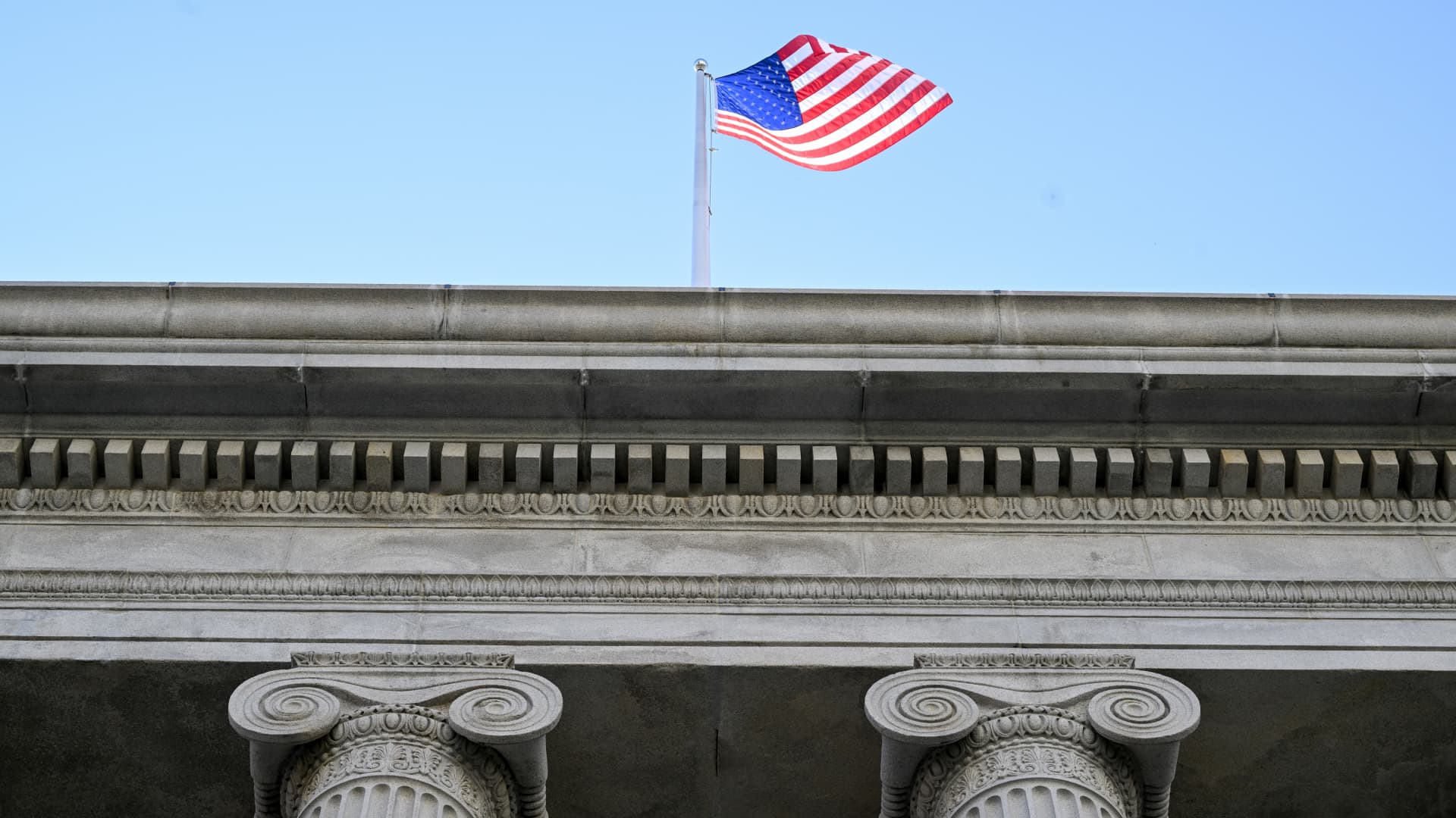 Central banks offload U.S. Treasurys; China holdings at 18-year low