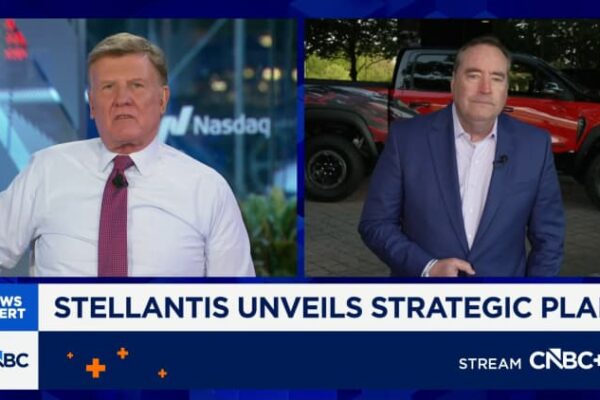 Stellantis unveils strategic plan, targets positive cash flow by 2028