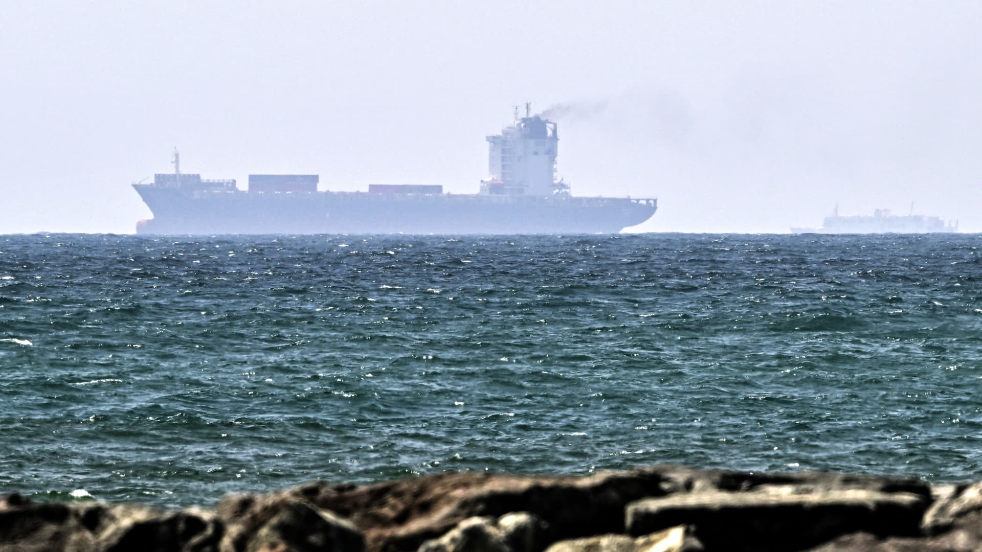 Oil resumes rally as Iran wants to keep uranium within the country