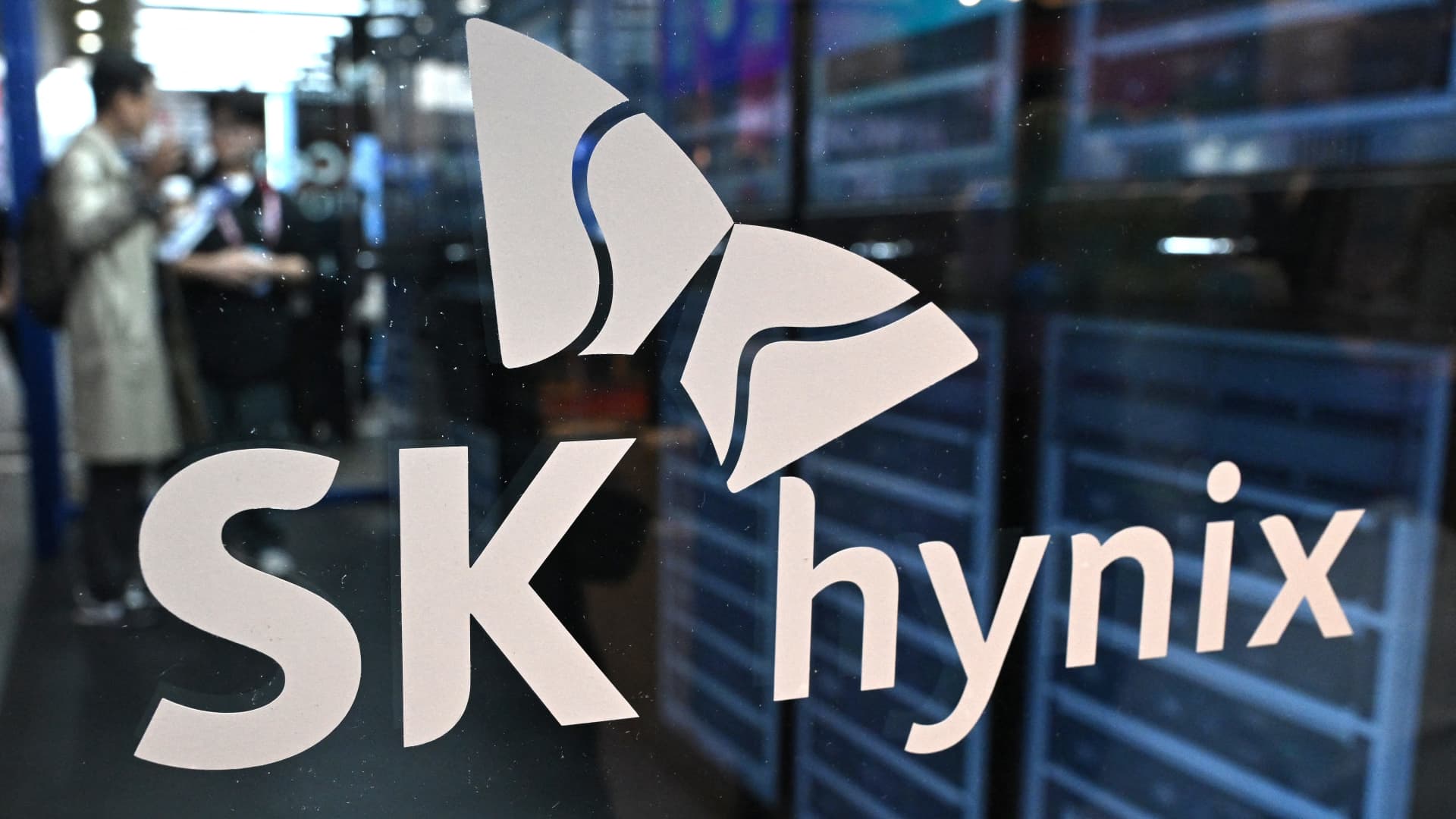 SK Hynix shares surge to hit  trillion valuation