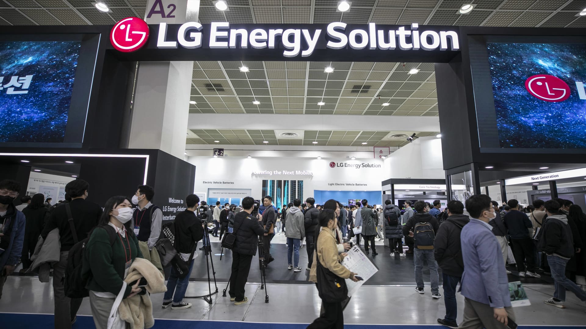LG Energy Solution’s shares surge as much as 16% after landing major U.S. battery storage deal