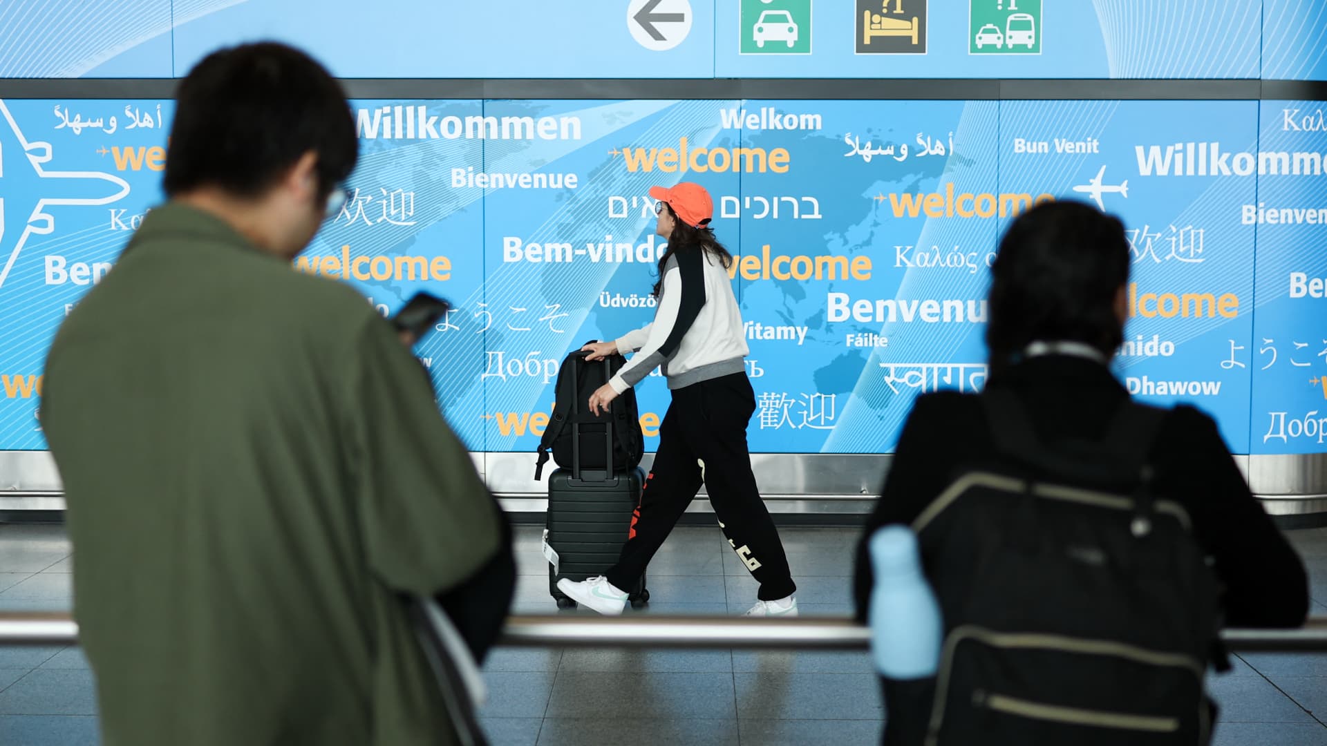 Trump weighs pulling immigration, customs in ‘sanctuary city’ airports