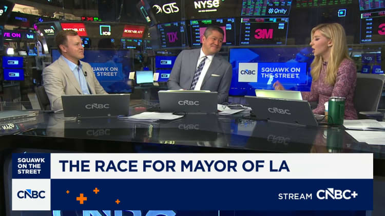 MTV star Spencer Pratt gaining in Los Angeles mayoral race against Karen Bass