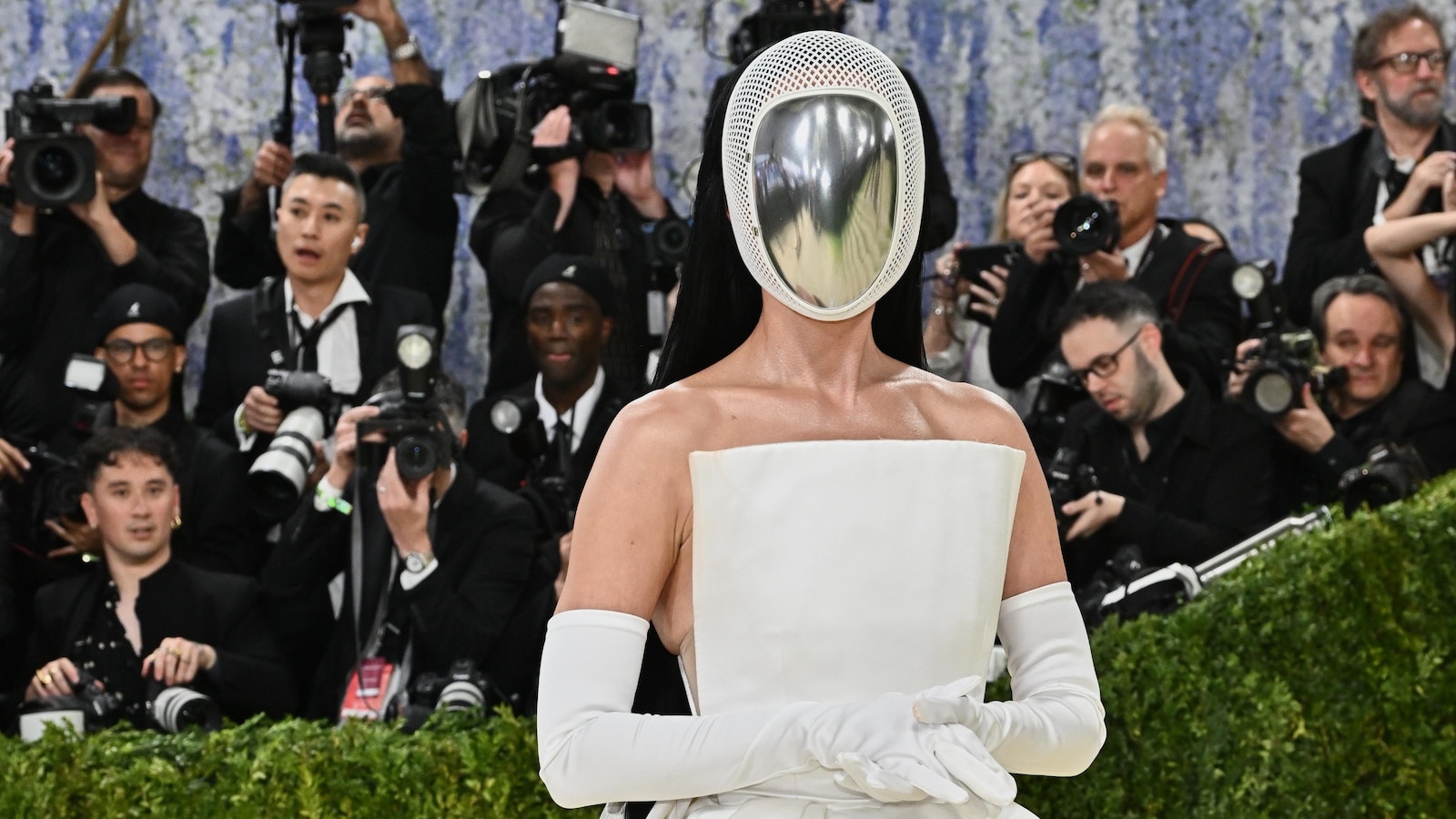 Photos show stars embracing art-inspired fashion at the 2026 Met Gala