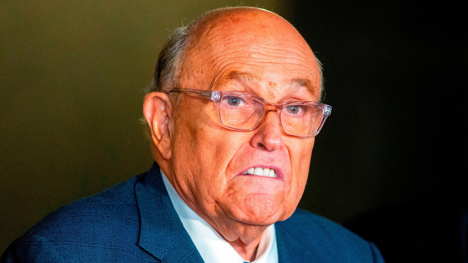 Giuliani returns to his show after viral pneumonia hospitalization