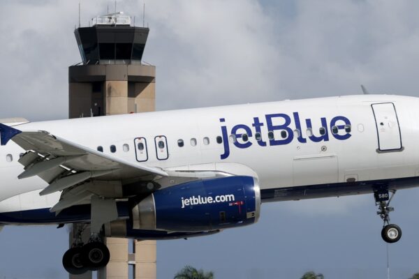 JetBlue to reduce Newark, LaGuardia footprint as it expands in Florida