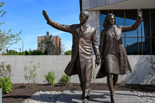 Obama Center brings Democratic politicos to Chicago ahead of elections