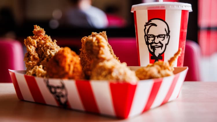 KFC touts boneless chicken, new drinks as chain tries to regain share