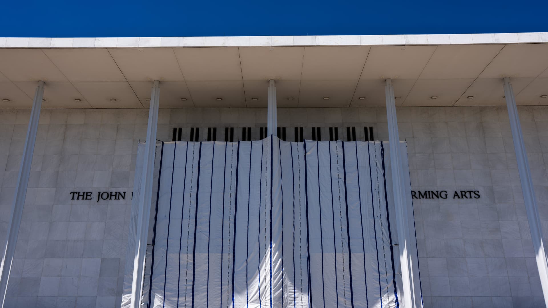 Kennedy Center says it isn’t required to reschedule shows after judge blocks 2-year closure