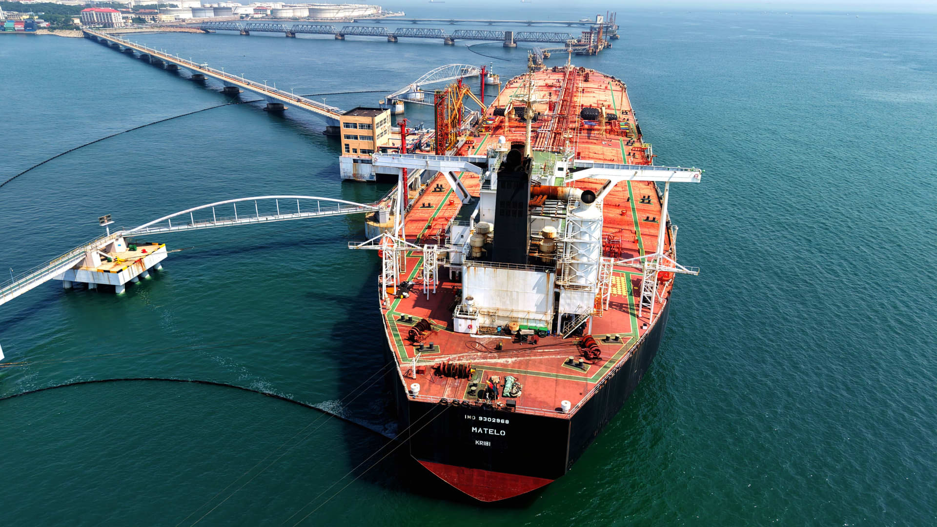 Goldman cuts oil forecast as Hormuz deal brings forward supply recovery