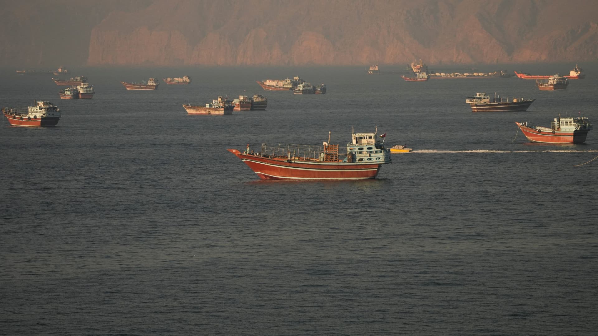 Iran reportedly closes Strait of Hormuz again, raising doubt over talks